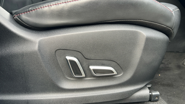 MG Hs 1.5 T-GDI Exclusive 5dr DCT Petrol Hatchback